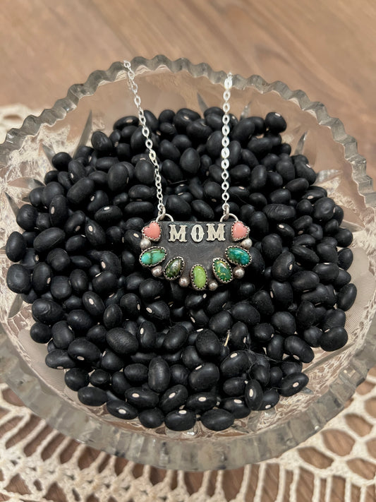 Western letter MOM necklace